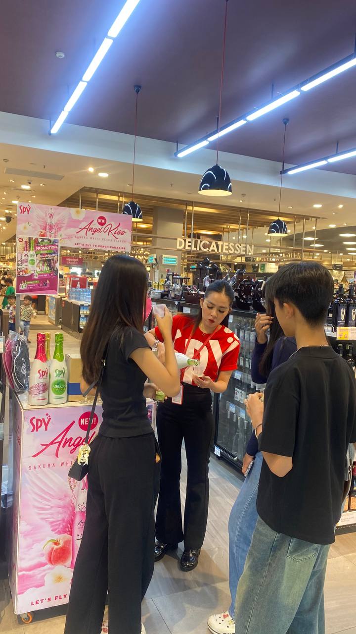 SPY Sparkle Fruit Revolutionizing FMCG Distribution with Da Houg Heng at Makro Cambodia - Image 2